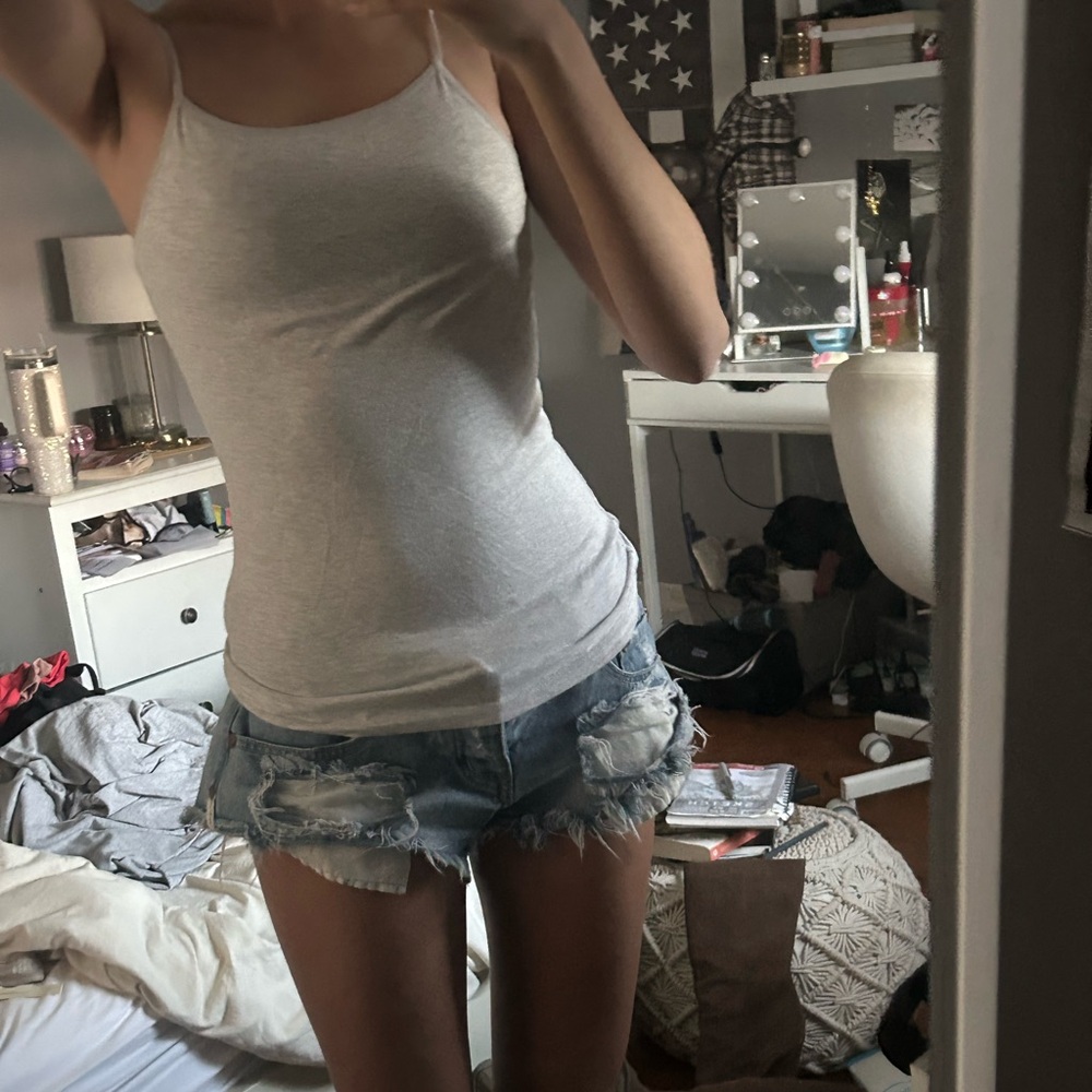 bundle of 4 tank tops